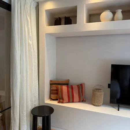 Luxury Boutique For 5 With Private Garden, Perfectly Located Between Sint-pieters Station And The Centre *