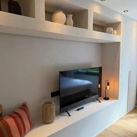 Luxury Boutique For 5 With Private Garden, Perfectly Located Between Sint-pieters Station And The Centre شقة *