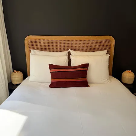 Luxury Boutique For 5 With Private Garden, Perfectly Located Between Sint-pieters Station And The Centre شقة خنت