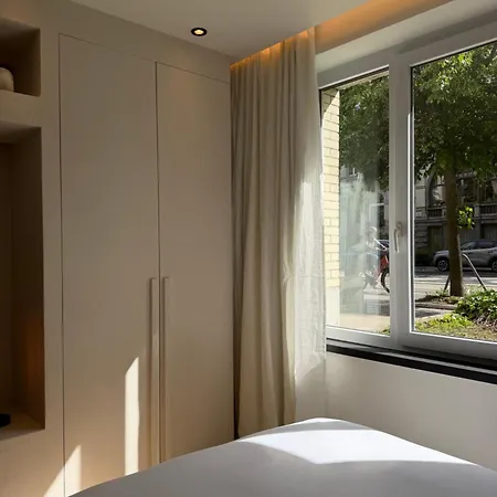 Luxury Boutique For 5 With Private Garden, Perfectly Located Between Sint-pieters Station And The Centre شقة *