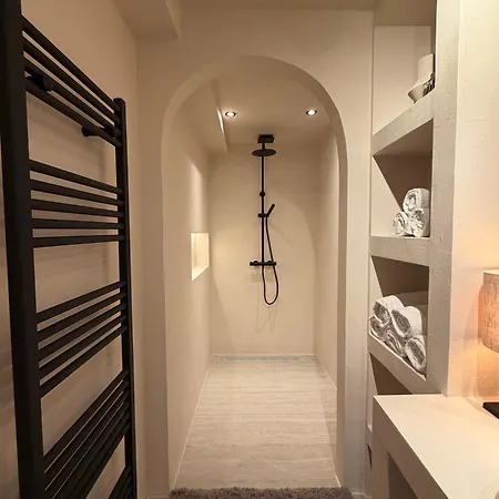 شقة Luxury Boutique For 5 With Private Garden, Perfectly Located Between Sint-pieters Station And The Centre