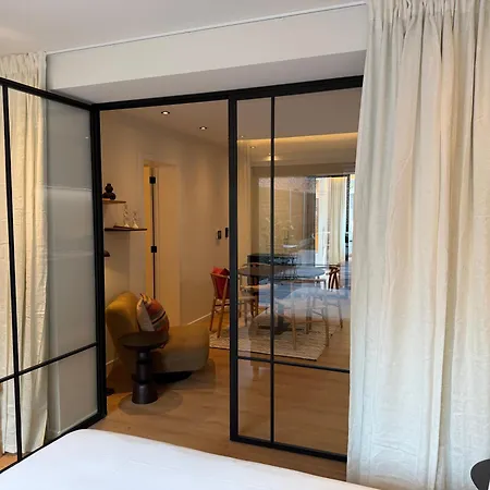 Luxury Boutique For 5 With Private Garden, Perfectly Located Between Sint-pieters Station And The Centre