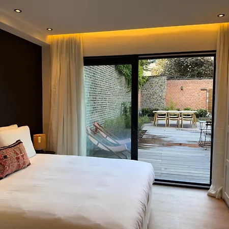 Luxury Boutique For 5 With Private Garden, Perfectly Located Between Sint-pieters Station And The Centre شقة