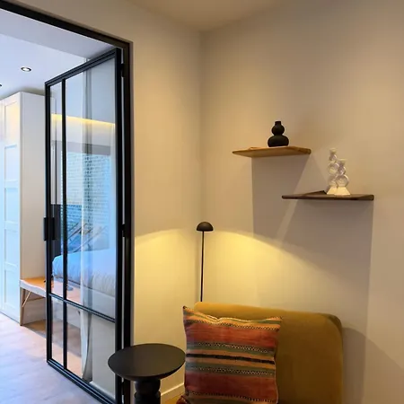 Luxury Boutique For 5 With Private Garden, Perfectly Located Between Sint-pieters Station And The Centre * خنت