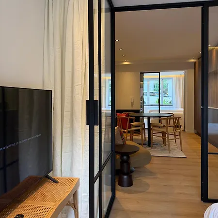 Luxury Boutique For 5 With Private Garden, Perfectly Located Between Sint-pieters Station And The Centre