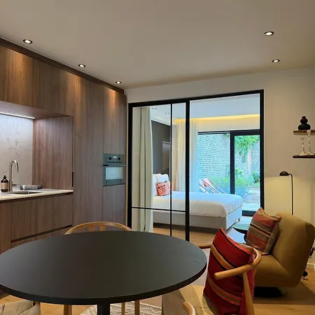 Luxury Boutique For 5 With Private Garden, Perfectly Located Between Sint-pieters Station And The Centre * خنت