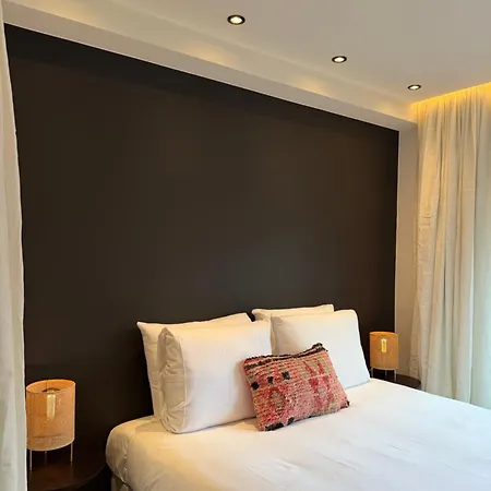 Luxury Boutique For 5 With Private Garden, Perfectly Located Between Sint-pieters Station And The Centre * خنت