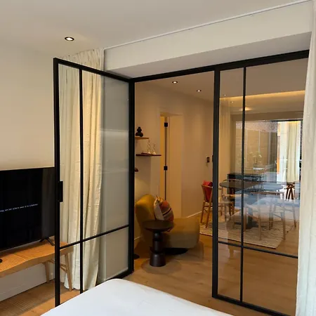 Luxury Boutique For 5 With Private Garden, Perfectly Located Between Sint-pieters Station And The Centre * خنت