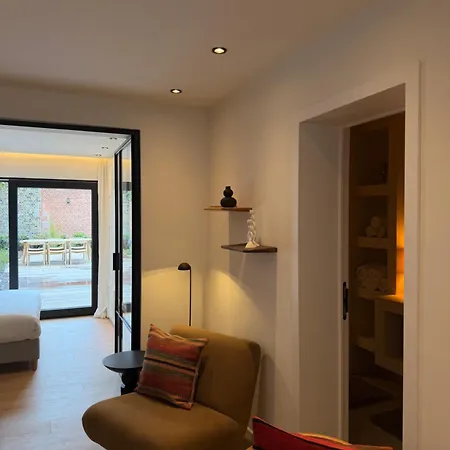 Luxury Boutique For 5 With Private Garden, Perfectly Located Between Sint-pieters Station And The Centre شقة خنت