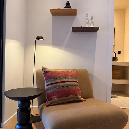 Luxury Boutique For 5 With Private Garden, Perfectly Located Between Sint-pieters Station And The Centre