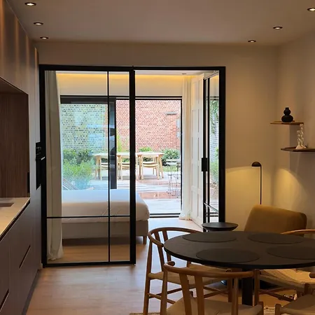 Luxury Boutique For 5 With Private Garden, Perfectly Located Between Sint-pieters Station And The Centre خنت
