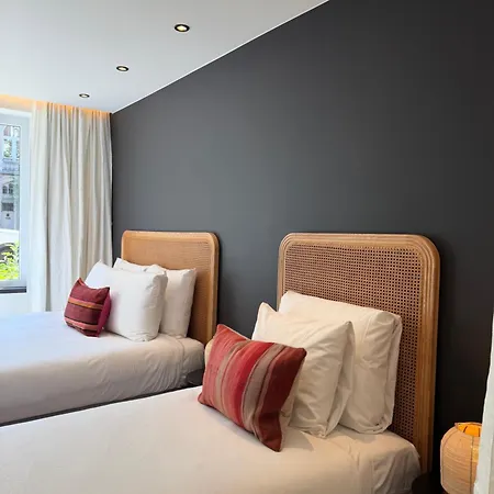 Luxury Boutique For 5 With Private Garden, Perfectly Located Between Sint-pieters Station And The Centre