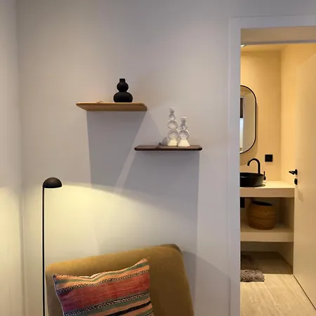 Luxury Boutique For 5 With Private Garden, Perfectly Located Between Sint-pieters Station And The Centre * خنت