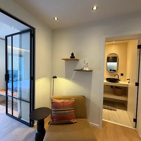 شقة Luxury Boutique For 5 With Private Garden, Perfectly Located Between Sint-pieters Station And The Centre