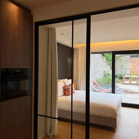 شقة Luxury Boutique For 5 With Private Garden, Perfectly Located Between Sint-pieters Station And The Centre