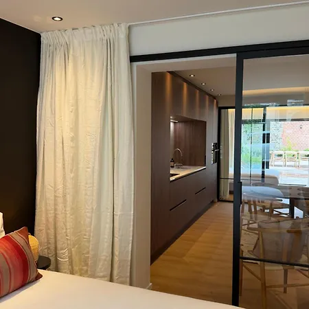 Luxury Boutique For 5 With Private Garden, Perfectly Located Between Sint-pieters Station And The Centre شقة خنت