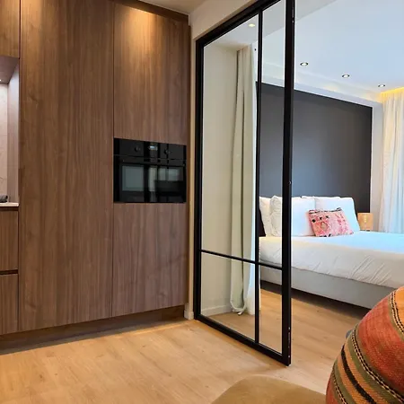 Luxury Boutique For 5 With Private Garden, Perfectly Located Between Sint-pieters Station And The Centre