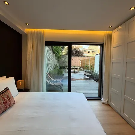 Luxury Boutique For 5 With Private Garden, Perfectly Located Between Sint-pieters Station And The Centre خنت