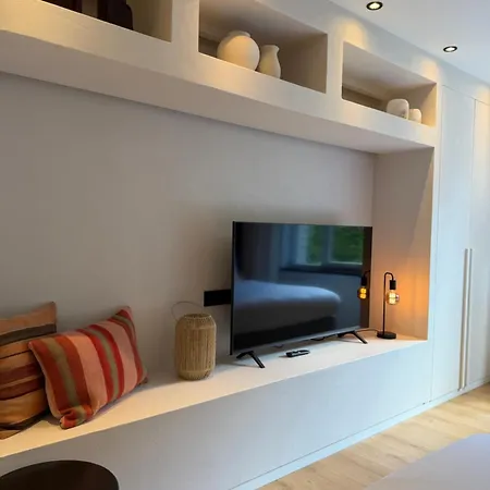 Luxury Boutique For 5 With Private Garden, Perfectly Located Between Sint-pieters Station And The Centre
