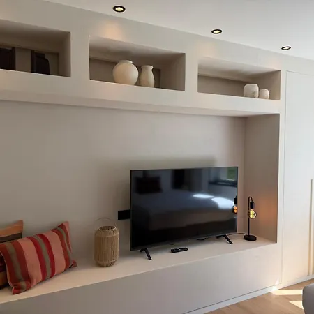 شقة Luxury Boutique For 5 With Private Garden, Perfectly Located Between Sint-pieters Station And The Centre