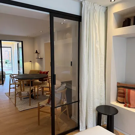 Luxury Boutique For 5 With Private Garden, Perfectly Located Between Sint-pieters Station And The Centre شقة