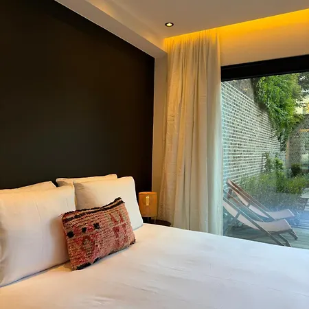 Luxury Boutique For 5 With Private Garden, Perfectly Located Between Sint-pieters Station And The Centre شقة