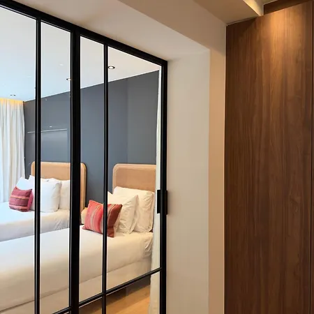 شقة Luxury Boutique For 5 With Private Garden, Perfectly Located Between Sint-pieters Station And The Centre