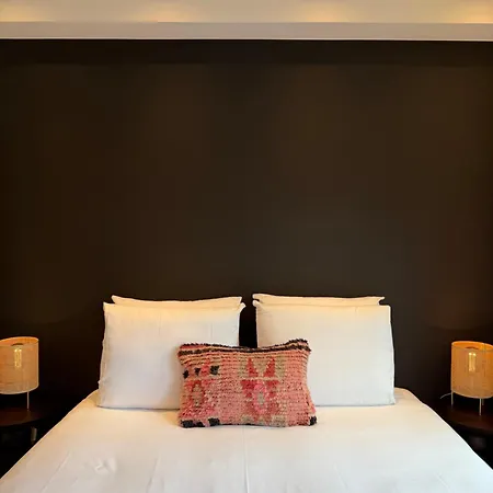 شقة Luxury Boutique For 5 With Private Garden, Perfectly Located Between Sint-pieters Station And The Centre