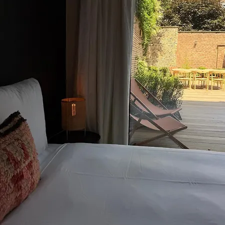 Luxury Boutique For 5 With Private Garden, Perfectly Located Between Sint-pieters Station And The Centre خنت
